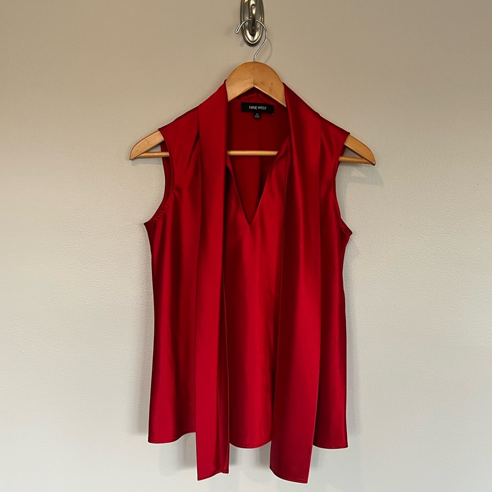 🌹XS Nine West Ruby Red Tie-Neck Satin Sleeveless Shell Top Professional Shirt🌹